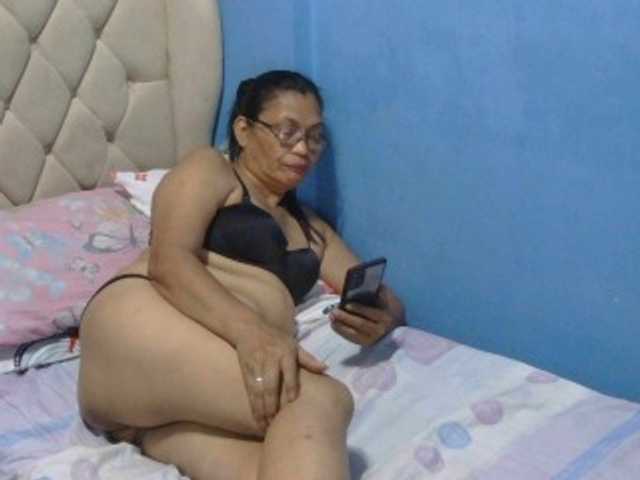 hOtGranny4u live cam on BongaCams