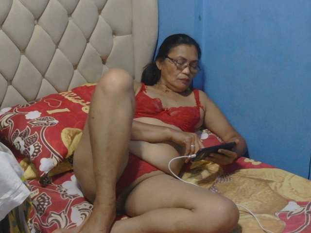 hOtGranny4u live cam on BongaCams