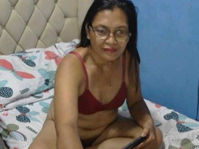 hOtGranny4u live cam on BongaCams
