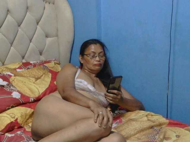 hOtGranny4u live cam on BongaCams