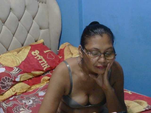 hOtGranny4u live cam on BongaCams