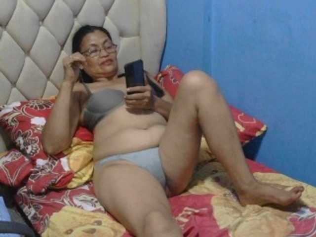hOtGranny4u live cam on BongaCams