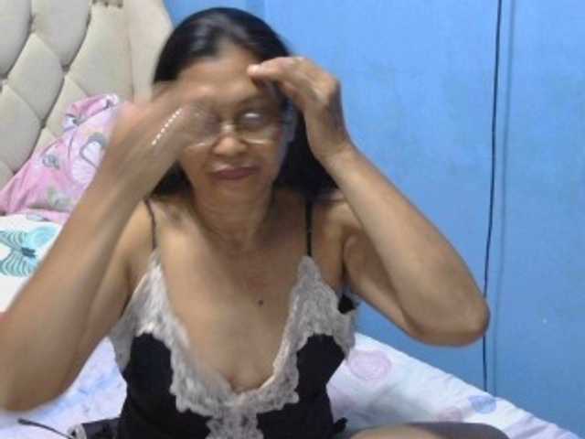 hOtGranny4u live cam on BongaCams