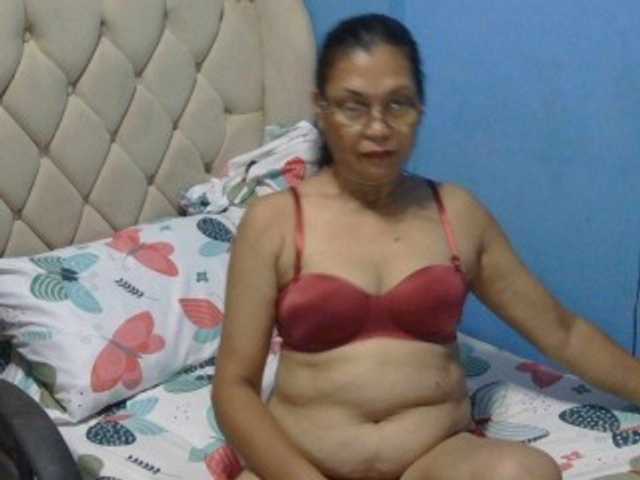 hOtGranny4u live cam on BongaCams