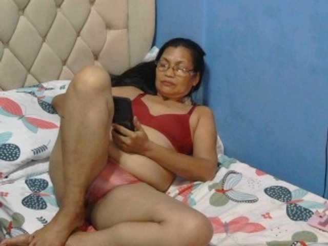 hOtGranny4u live cam on BongaCams