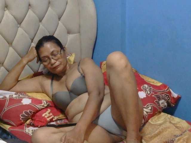 hOtGranny4u live cam on BongaCams