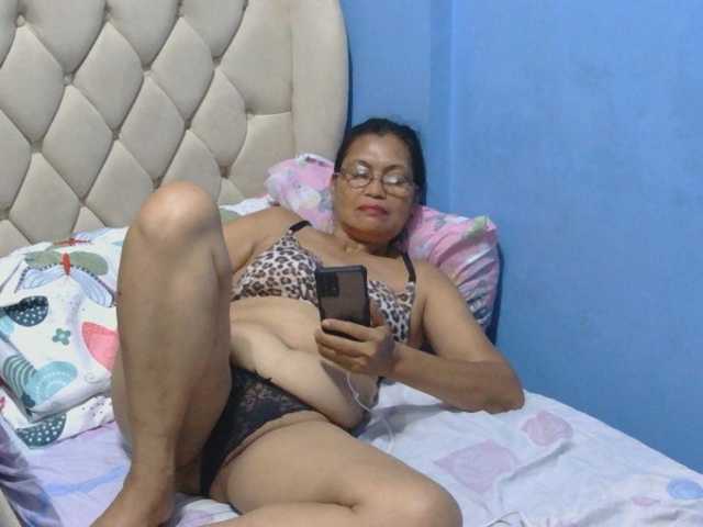 hOtGranny4u live cam on BongaCams
