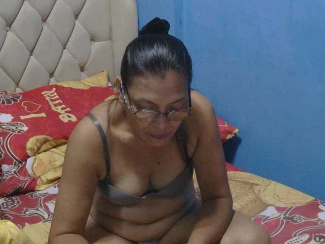 hOtGranny4u live cam on BongaCams