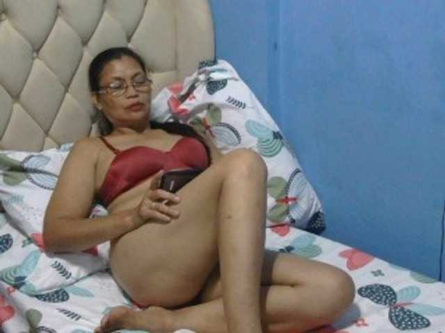 hOtGranny4u live cam on BongaCams