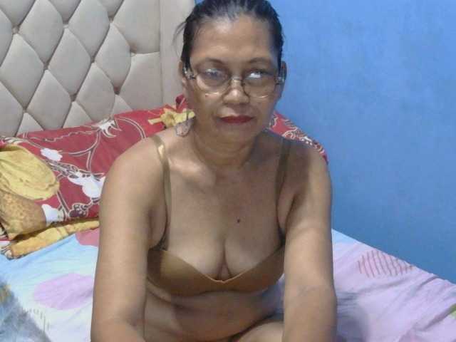 hOtGranny4u live cam on BongaCams