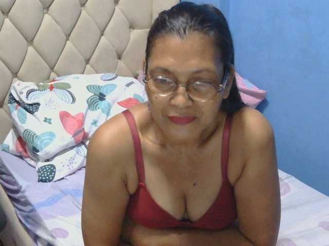 hOtGranny4u live cam on BongaCams