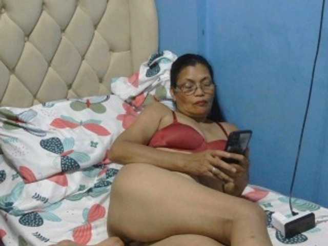 hOtGranny4u live cam on BongaCams