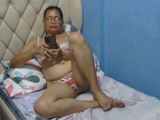 hOtGranny4u live cam on BongaCams