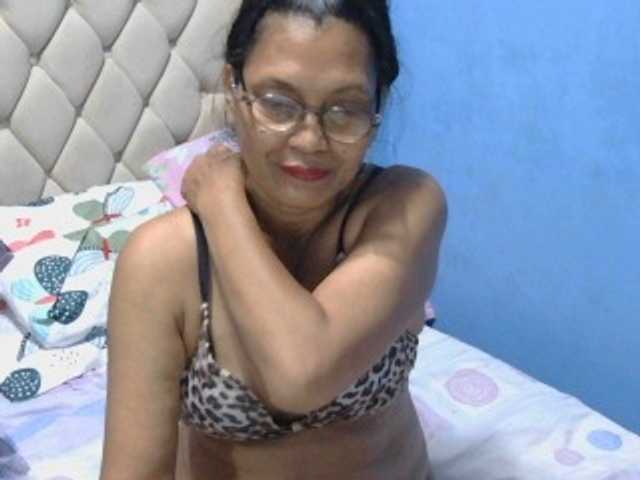 hOtGranny4u live cam on BongaCams