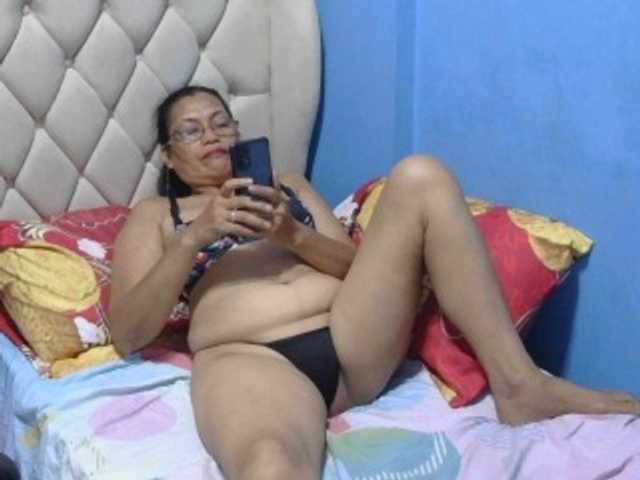 hOtGranny4u live cam on BongaCams