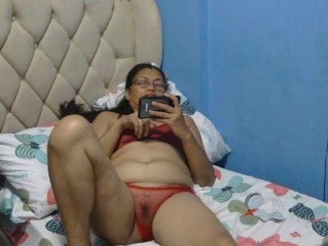 hOtGranny4u live cam on BongaCams