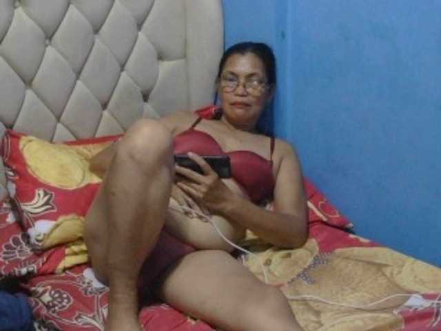 hOtGranny4u live cam on BongaCams