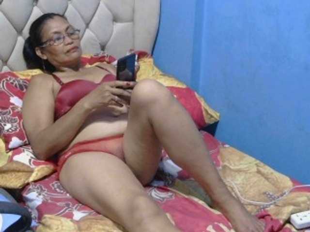 hOtGranny4u live cam on BongaCams