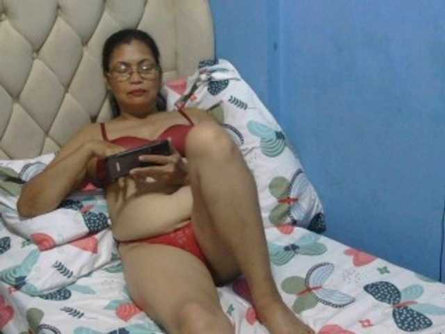 hOtGranny4u live cam on BongaCams