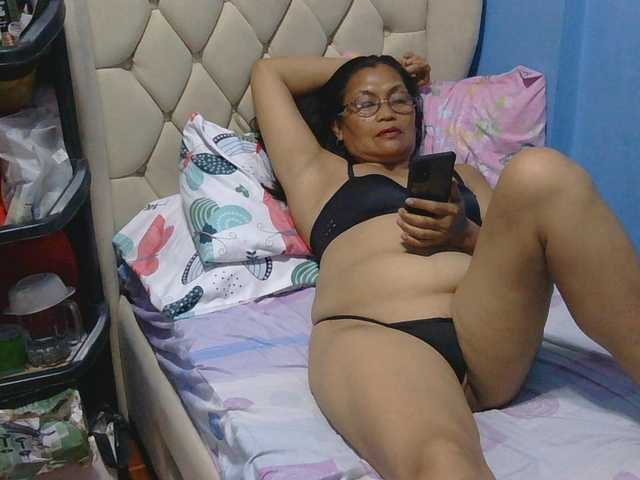 hOtGranny4u live cam on BongaCams