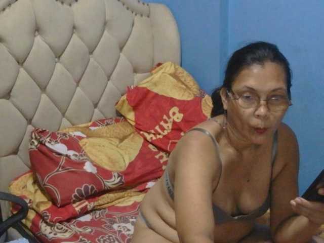 hOtGranny4u live cam on BongaCams
