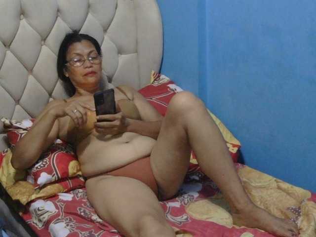 hOtGranny4u live cam on BongaCams