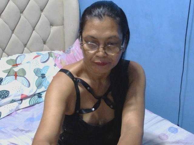 hOtGranny4u live cam on BongaCams