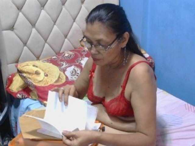 hOtGranny4u live cam on BongaCams