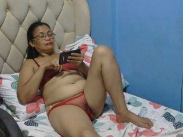 hOtGranny4u live cam on BongaCams