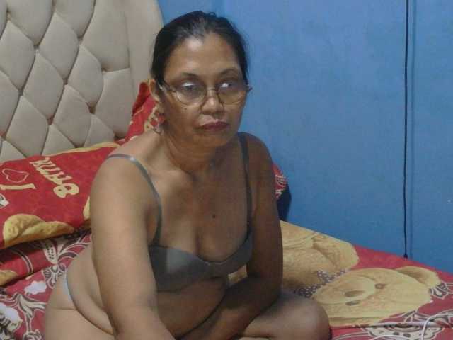 hOtGranny4u live cam on BongaCams
