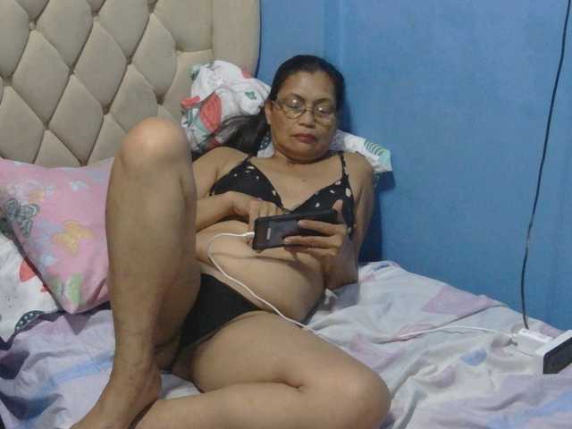 hOtGranny4u live cam on BongaCams