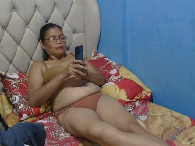 hOtGranny4u live cam on BongaCams