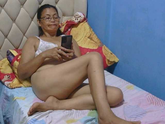 hOtGranny4u live cam on BongaCams