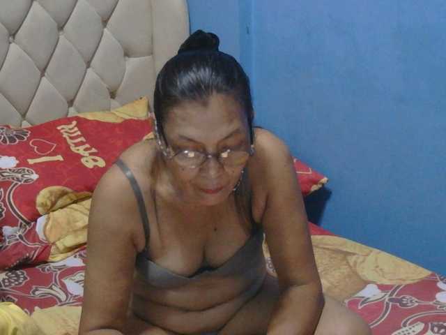 hOtGranny4u live cam on BongaCams
