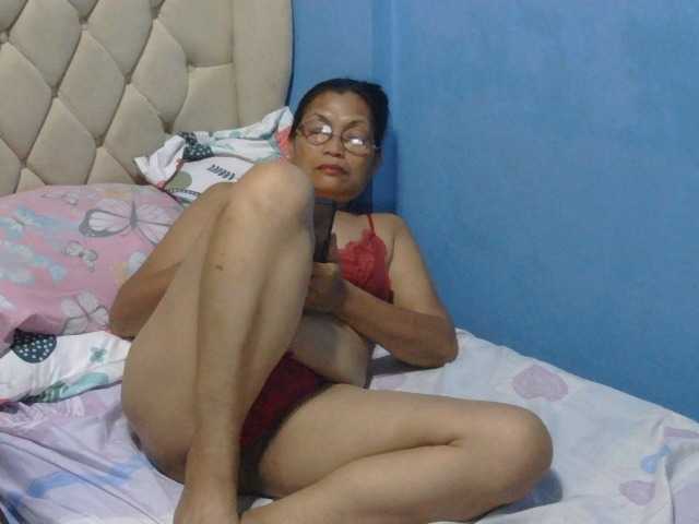 hOtGranny4u live cam on BongaCams