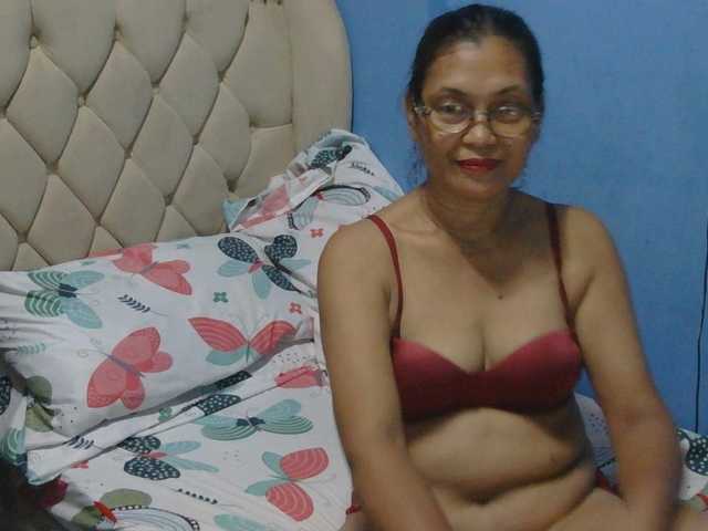hOtGranny4u live cam on BongaCams