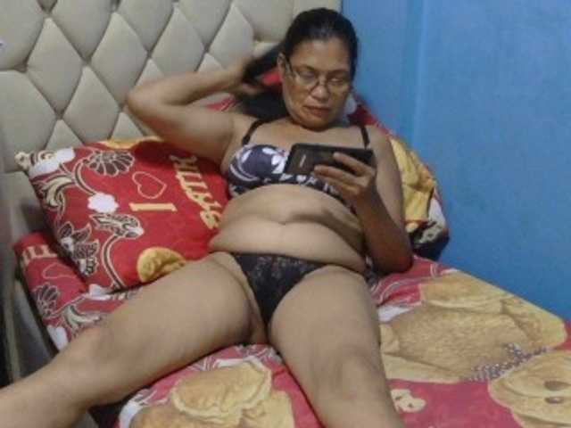 hOtGranny4u live cam on BongaCams