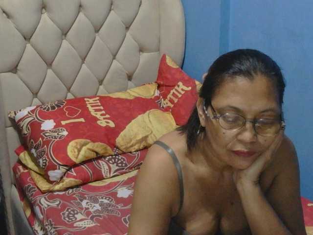 hOtGranny4u live cam on BongaCams