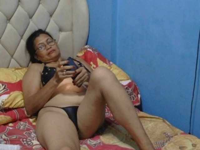 hOtGranny4u live webcam show