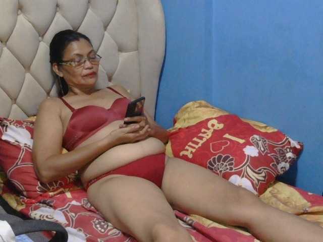 hOtGranny4u live cam on BongaCams