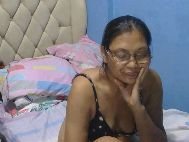 hOtGranny4u live cam on BongaCams