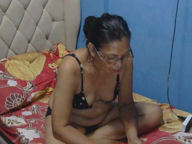 hOtGranny4u live cam on BongaCams