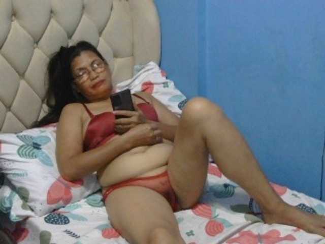 hOtGranny4u live cam on BongaCams