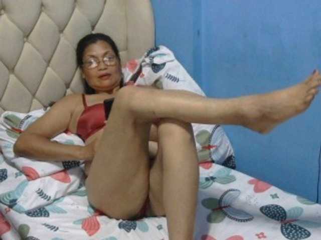 hOtGranny4u live cam on BongaCams