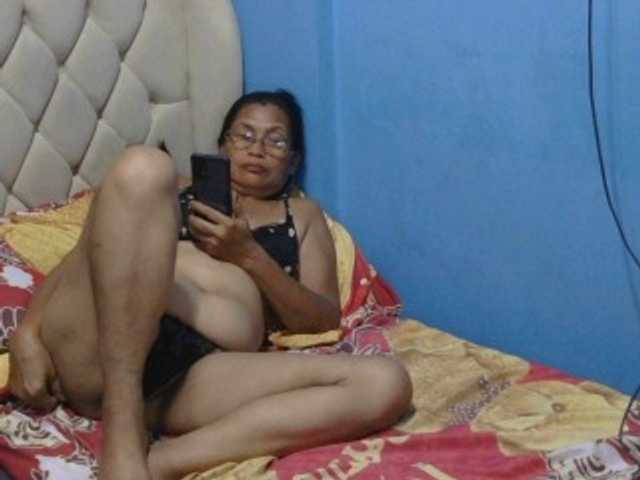 hOtGranny4u live cam on BongaCams