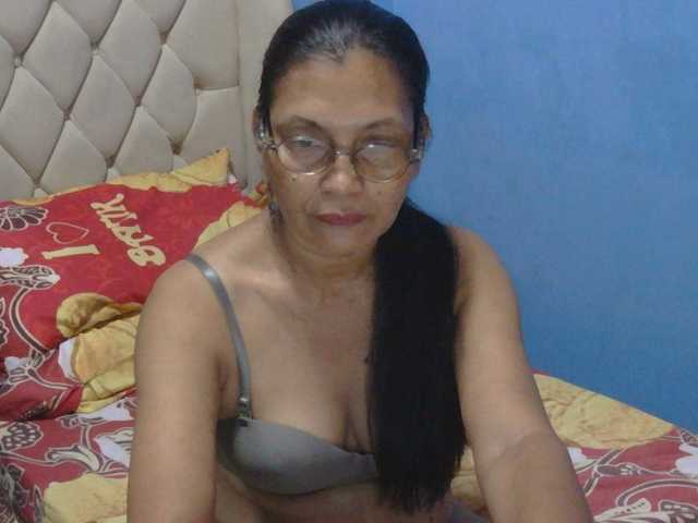 hOtGranny4u live cam on BongaCams