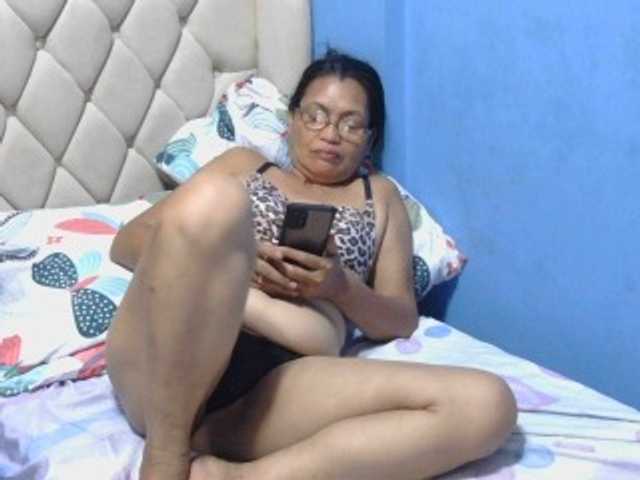 le modèle hOtGranny4u est en webcam porno dans un show sur le site bongacams, il possède les tags suivants: Asian,Brunette,Hairy