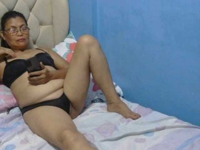 hOtGranny4u live cam on BongaCams