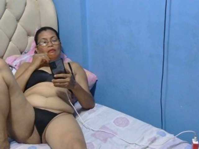 hOtGranny4u live cam on BongaCams