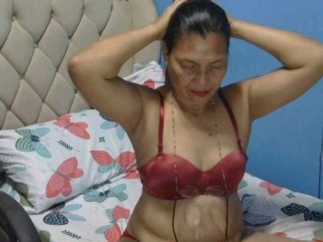hOtGranny4u live cam on BongaCams